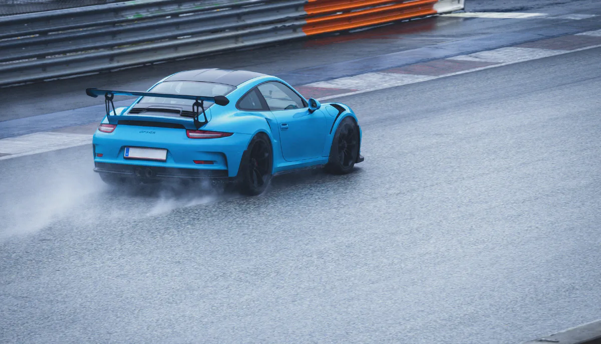 Nordschleife am Nürburgring als anspruchsvolle Strecke für Vorbereitung, Respekt und saubere Fahrerhaltung.